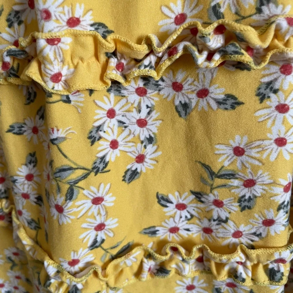 Yellow flower sun dress with ruffles. JR size Xl (15-17) only wore 1 time - Picture 4 of 6